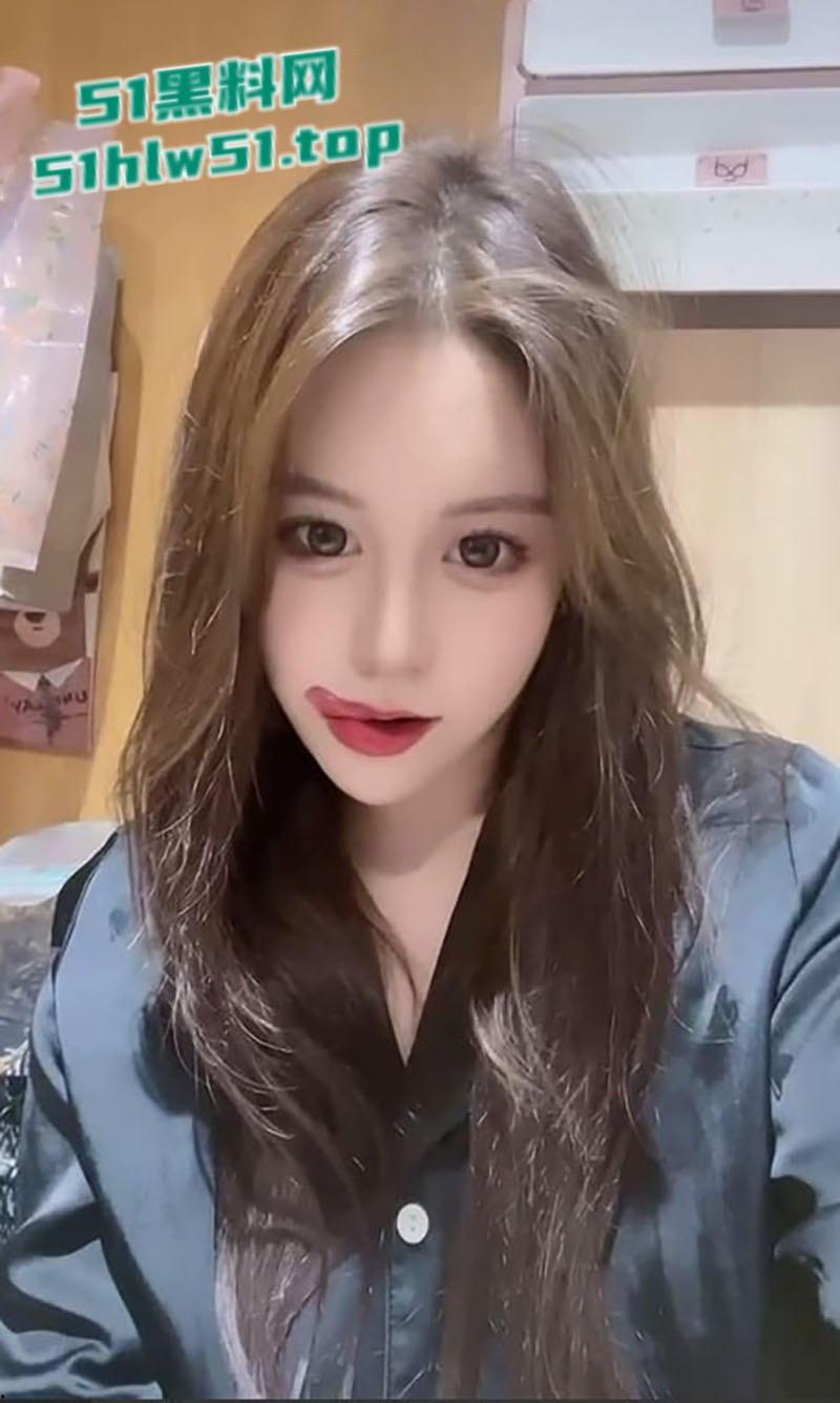 辽宁丹东极品御姐【李世黎】社交账号【苹果汁】娇嫩肌肤美乳浑圆，假屌猛插骚穴画面骚气逼人！-2