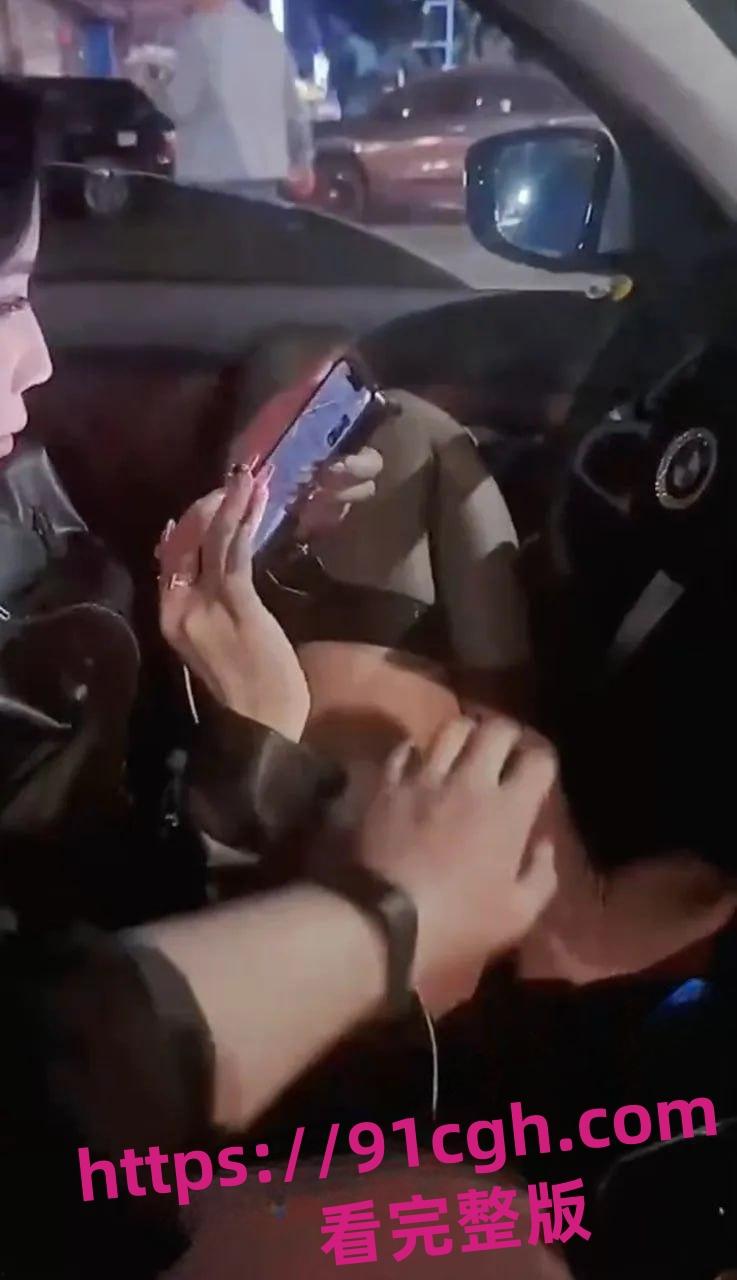 约炮夜店里的骚鸡是什么体验？鸡巴插进会全自动转圈 必须站起来蹬-1