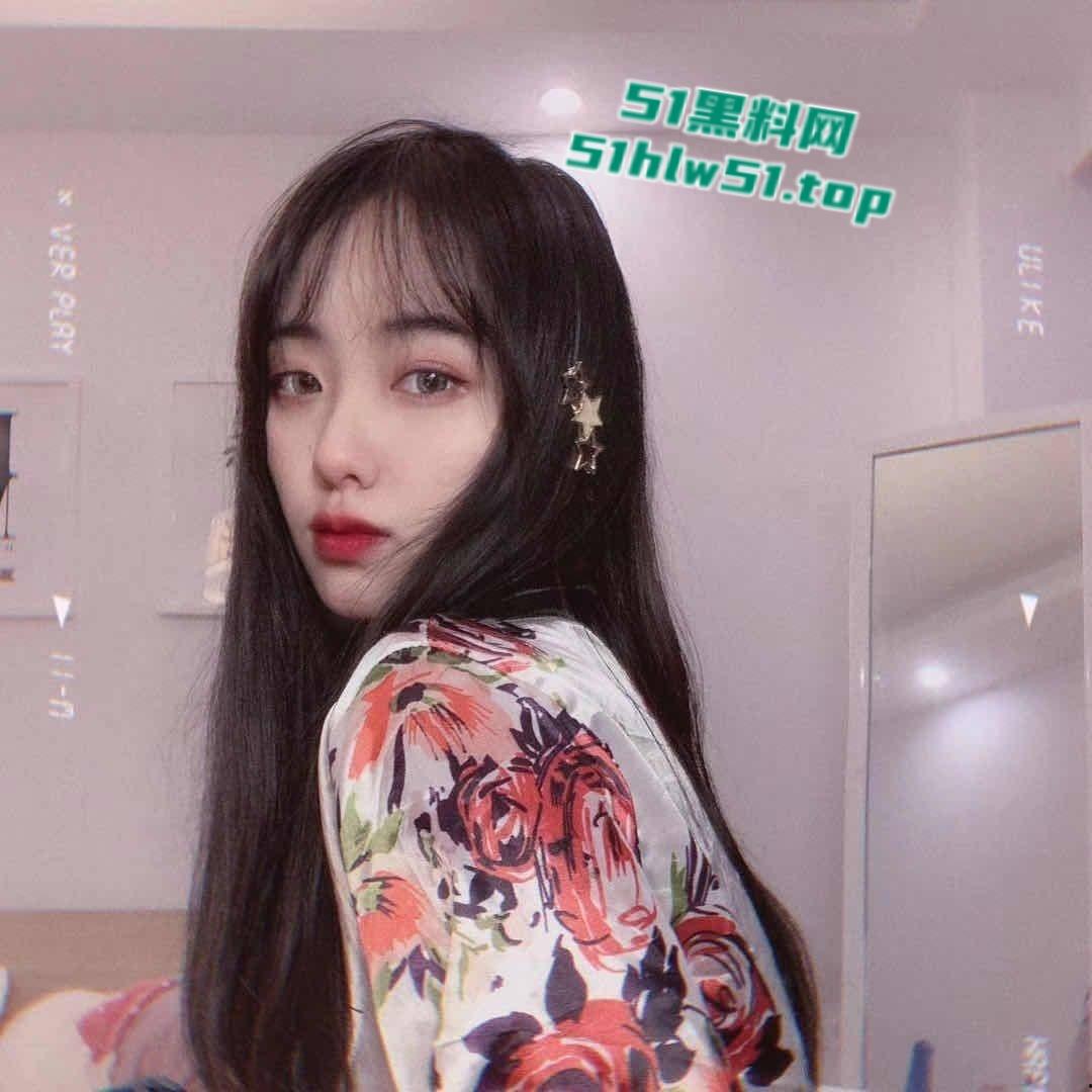 东北长春吉林大学【李婷】眼镜直男偷情啪啪，在镜子前边干边拍视频惨遭渣男曝光流出！-7