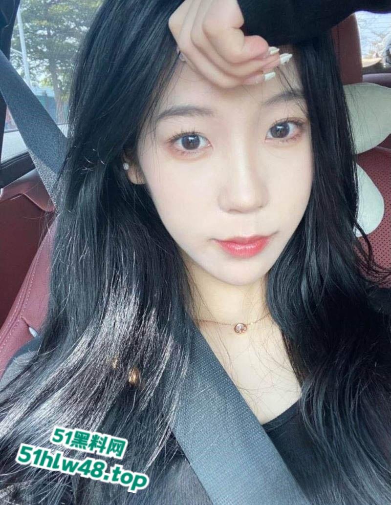 柳州生态环境监测学院【罗彩慧】夹着炮友精液去和男友约会，分手后遭曝光母狗行为。-1