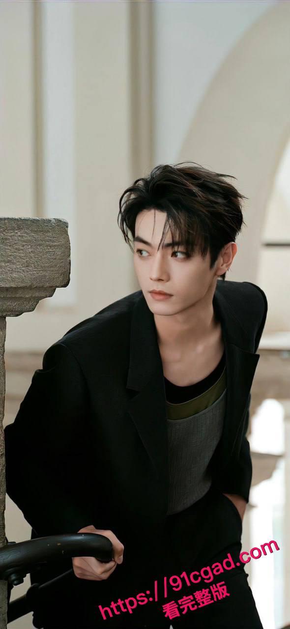 许凯感情风波连环爆霸榜热搜一周，许凯出轨赵晴不雅视频被曝光。-1