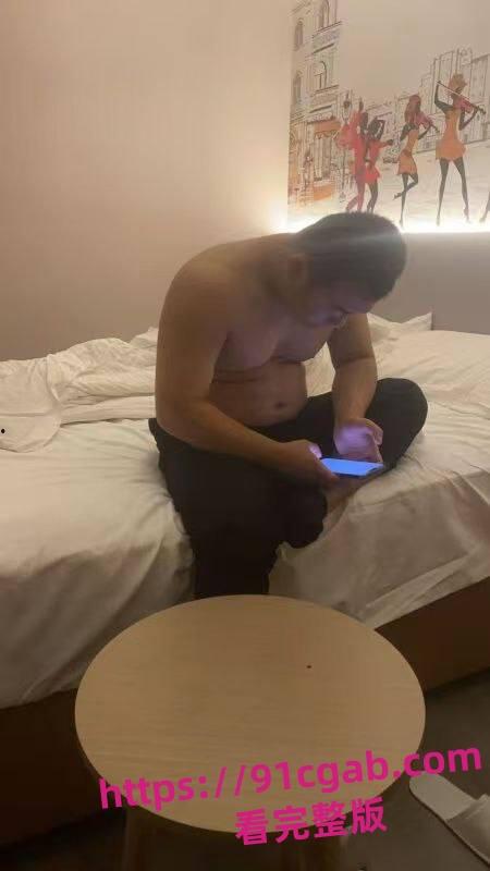 约炮肌肉男大翻车！网恋奔现货不对板，聊天记录曝光，笑翻全网！-4