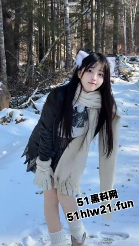 湖北师范学院【梁倩婷】高颜值甜美女神，老师眼里的乖巧小仙女私下秒变骚母狗，性爱视频流出。-5