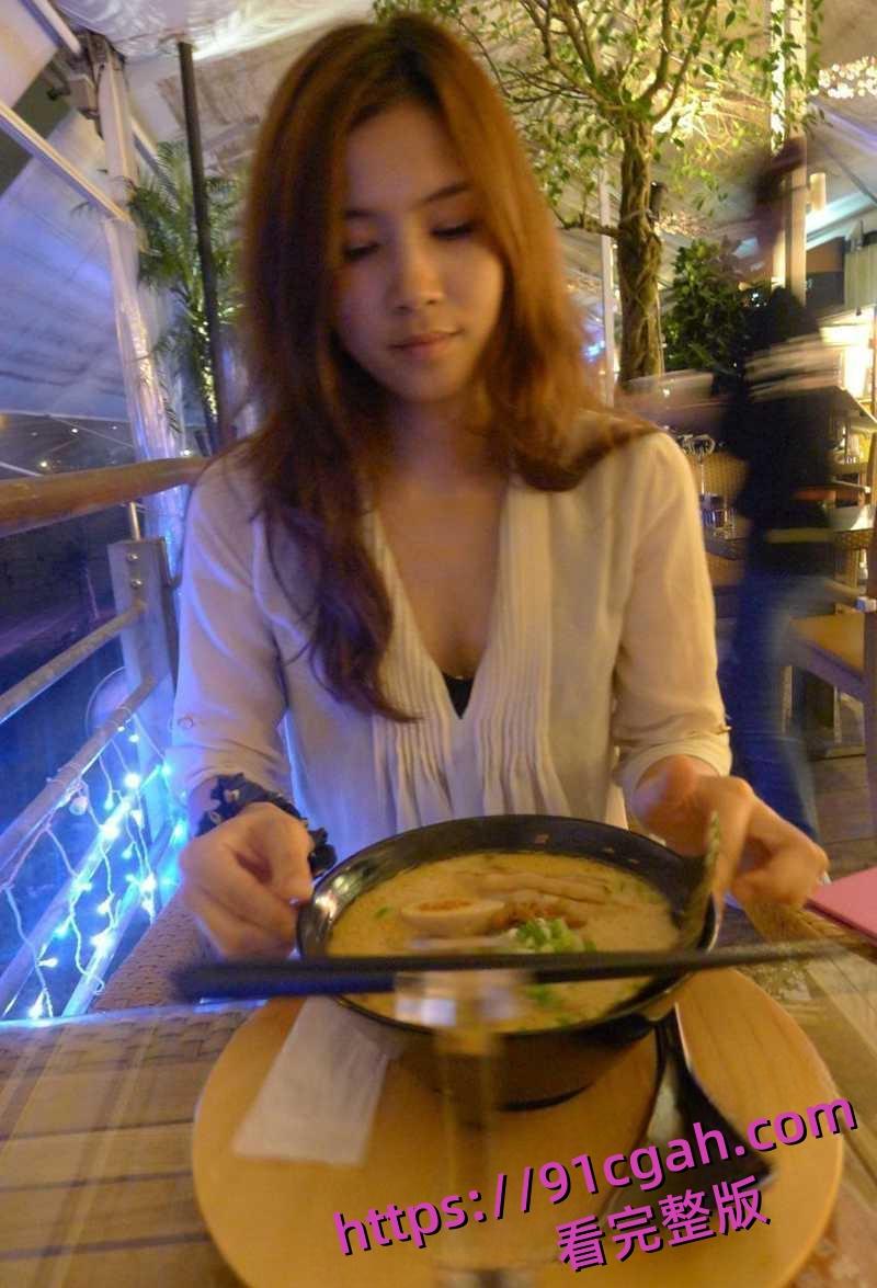 超美人妻背着老公偷情纹身小伙 出轨视频惨遭曝光 淫骚舔屌无套骑乘 全程露脸骚劲十足！-3