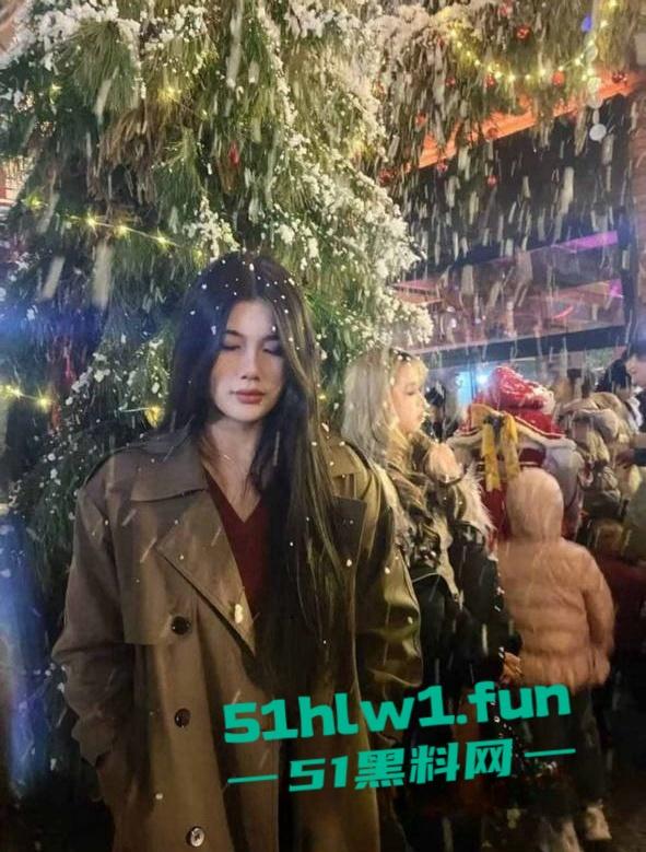 厦门反差婊【刘欣语】神似王祖贤的御姐气质，约酒吧帅哥打炮5分40秒啪啪性爱视频流出。-11