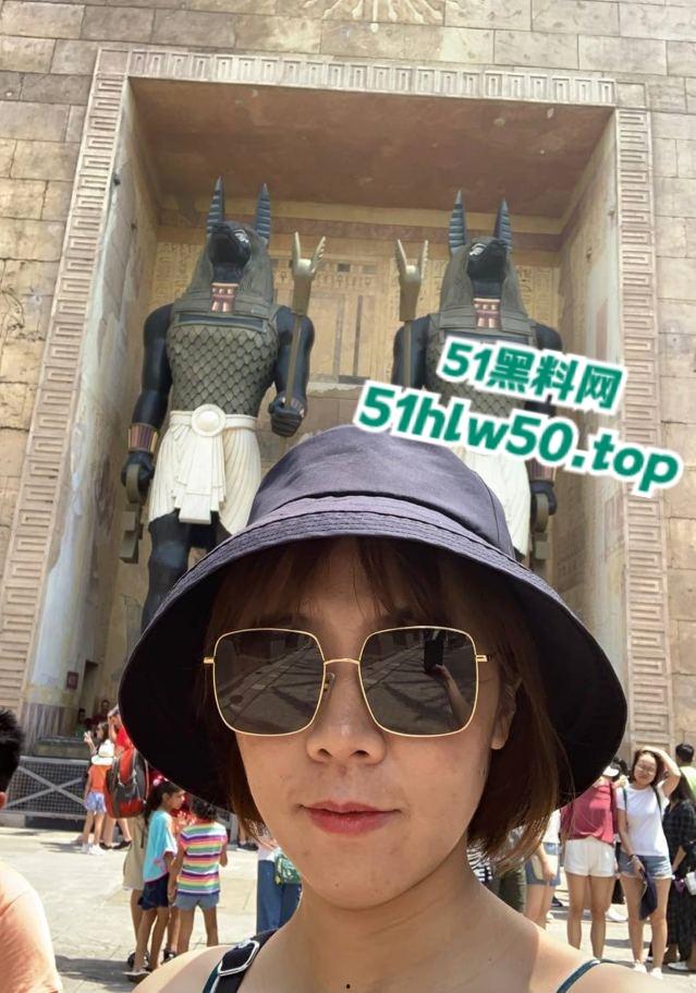 瓜友投稿长沙母狗【孙芳芳】雨花区枫树山小学老师，已婚人妻骚妇背着老公跑到情人家，大鸡巴抽插视频曝光！-1