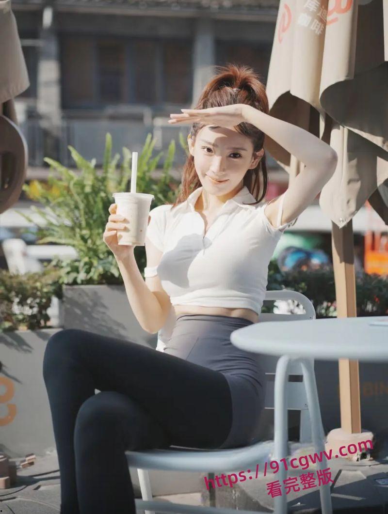 前央视女主持人马卉真空主持节目及直播，颜值身材是真的不错 高冷女主播黑料流出-1