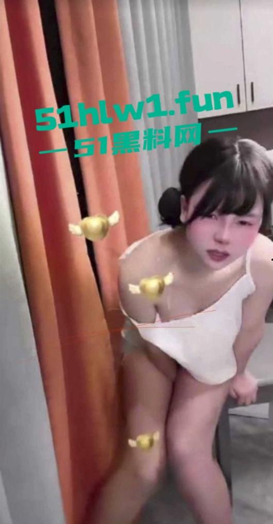 快手【幸子】直播间公然玩调教，骚货被金主塞入跳蛋远程操控爽到高潮失控有钱人真会玩。-1