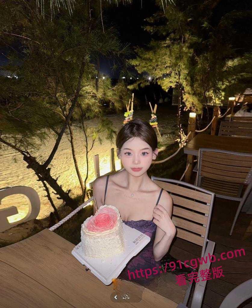 广东东莞夜场女DJ刘晓露18岁母狗学会圈老板的钱 被金主曝光 小母狗有钱就舔你随你操！-1