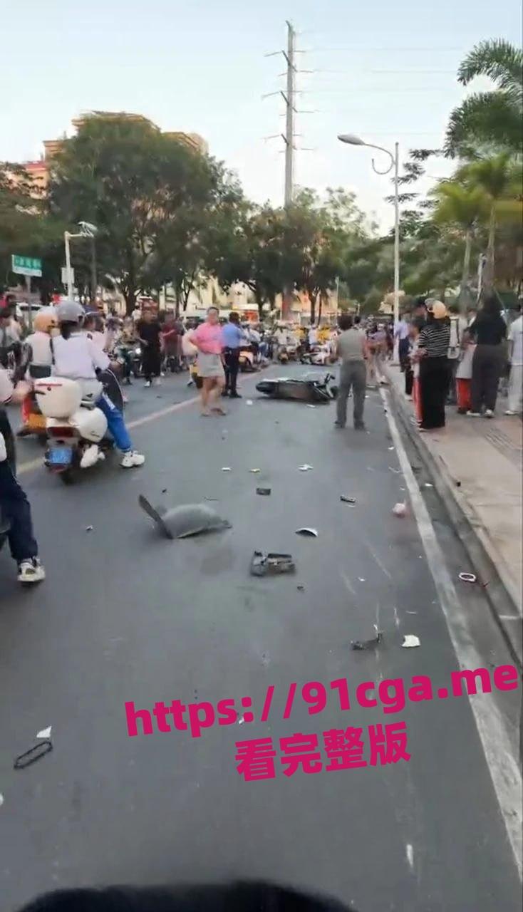 三亚60岁大妈停车不当酿惨祸：怒踩油门撞倒6人，女孩身亡引公愤-6