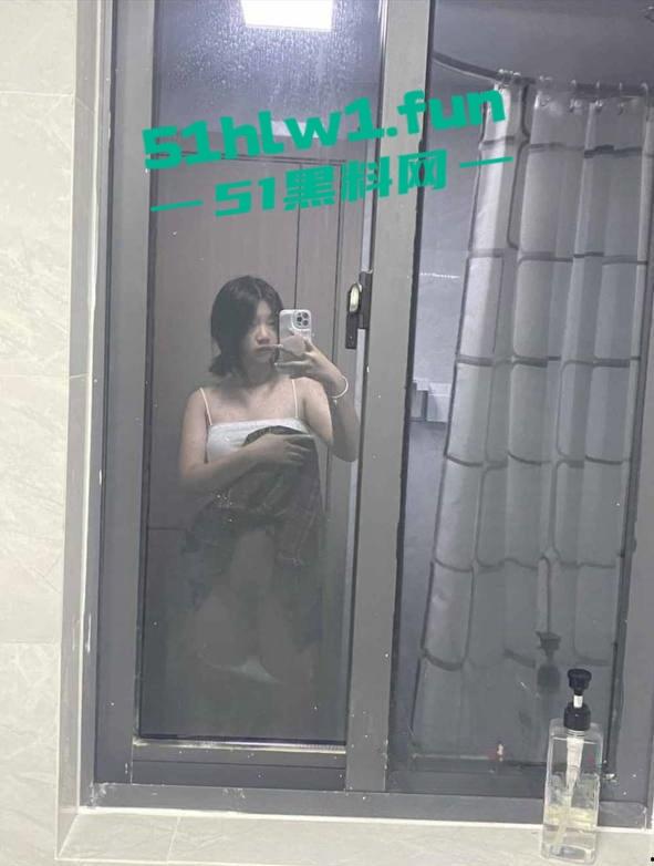 杭州师范大学大一学妹【赵乐妍】勾搭网友被调教成乖巧小母狗，大量淫照和视频泄密流出。-8