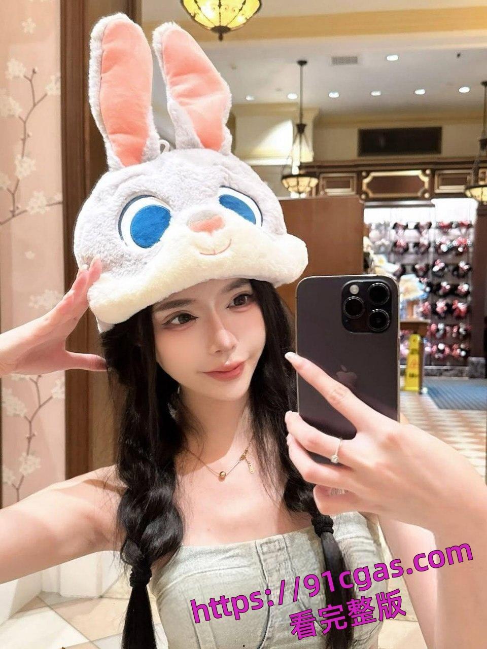 网美依婷3000粉炸出大料！与男友露脸后入视频外流，项链戴着做爱太骚了-9