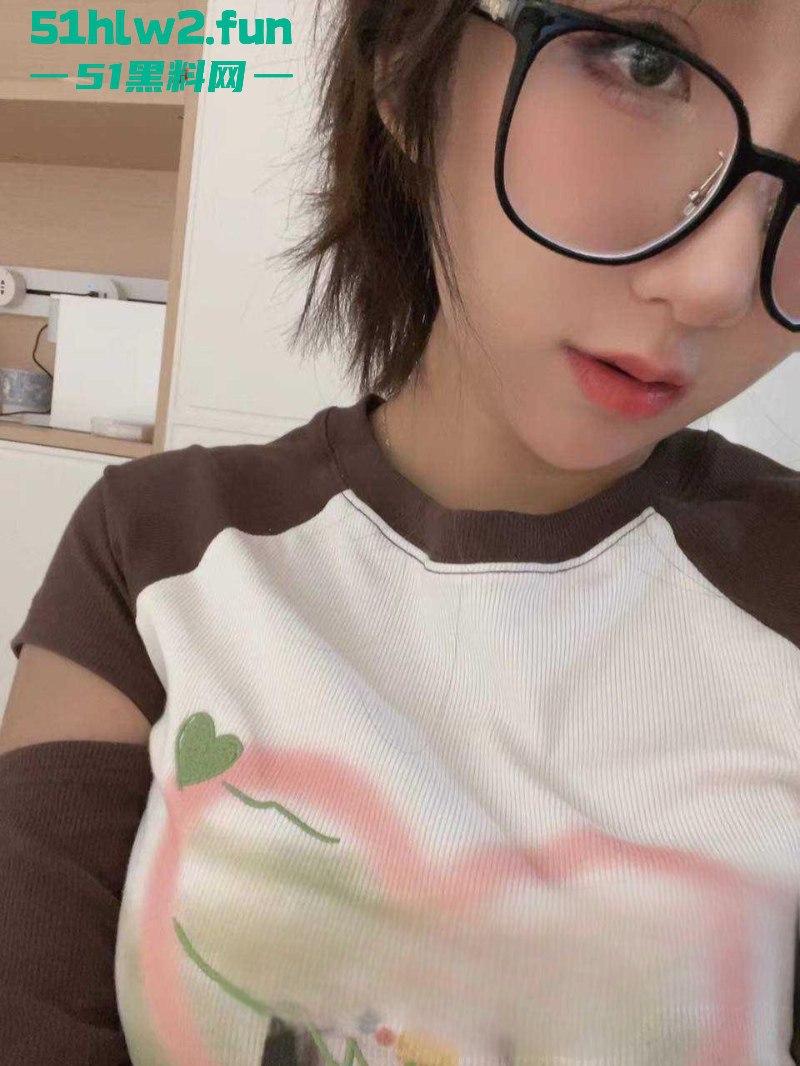 上海某国企职工【张舒涵】傍上公司上司想上位，还参与玩多人被男友发现后果断曝光!-4