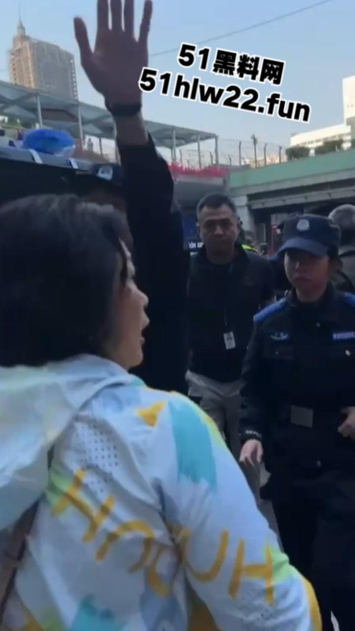 广东林和村警民冲突事件，贪官哄骗村民回迁十年依旧没有房产证，村民上访被警察殴打带走。-2