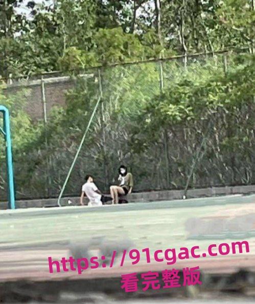 山东工程职业技术大学近日掀起轩然大波！草坪上上演“激情游戏”-6