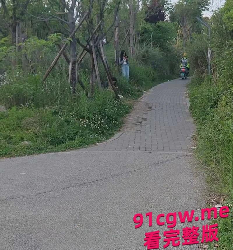 成都“大久保公园”大量站街女！100一次妹妹陪你钻小树林，避孕套堆成山-7