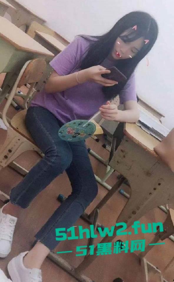 河北商丘宁陵县高级中学反差学妹【孙宁宁】超黑肥大鲍鱼，阴毛旺盛性欲极强遭到曝光。-4