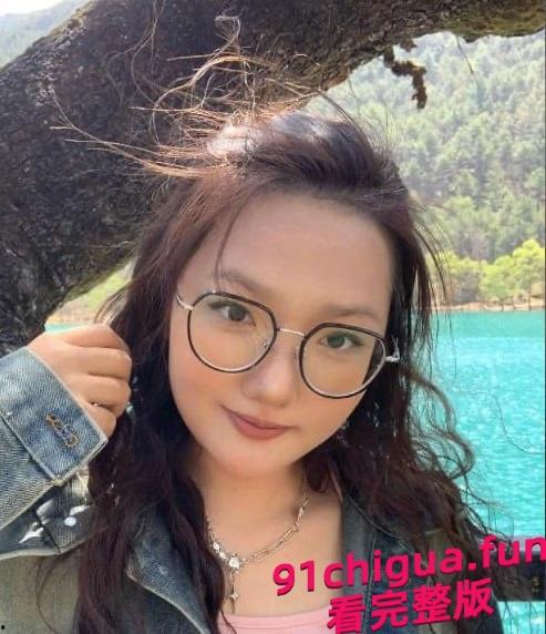 滇西应用技术大学05年清纯女大何一婷 小仙女约炮视频曝光 自述想玩多人运动-3