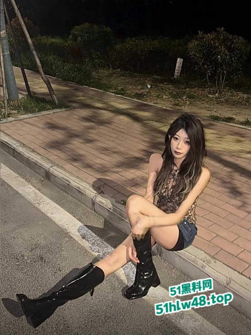 抚顺石油化工学院大三学姐【崔梦曦】表面清纯私下骚劲炸裂，M属性小野猫无套猛操爽到眼珠翻白。-7