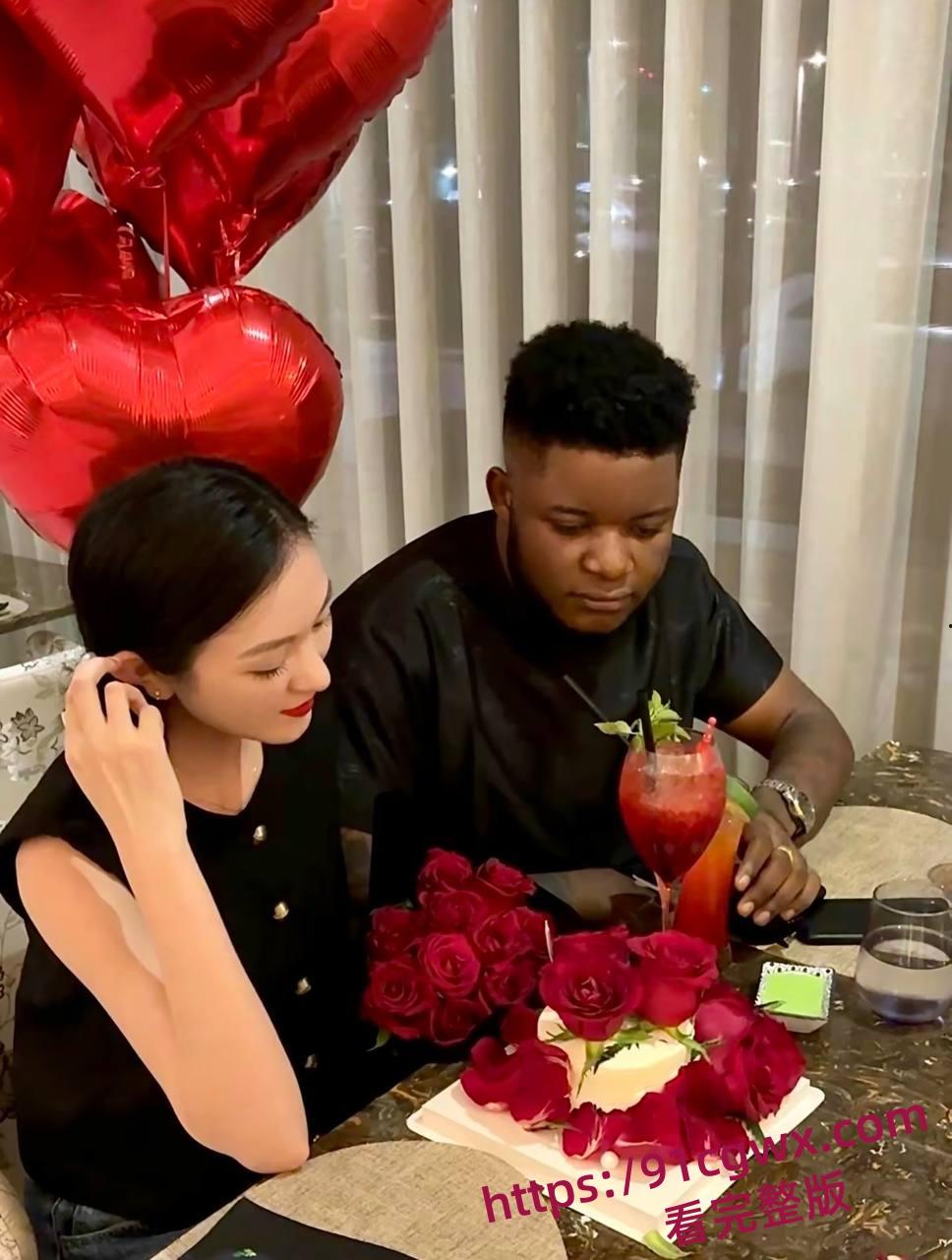 媚黑婊在抖音晒出与尼日利亚黑人哈尼的性福生活 24岁的愿望里有你 哪知评论区炸了！-1