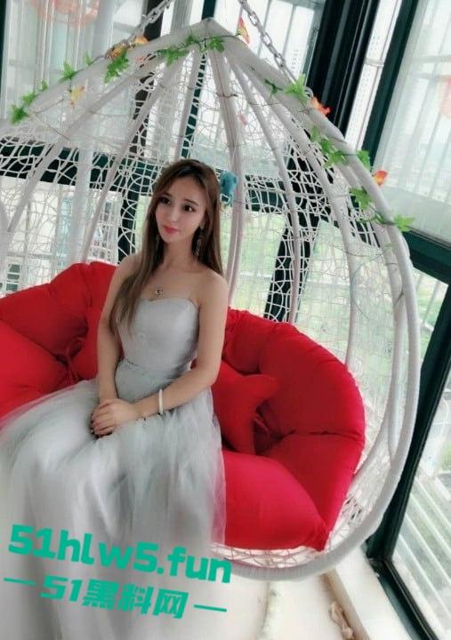 抖音火山版擦边网红【薇薇】被前任曝光做爱视频私信瞬间爆火，各路老色批砸钱约操。-5