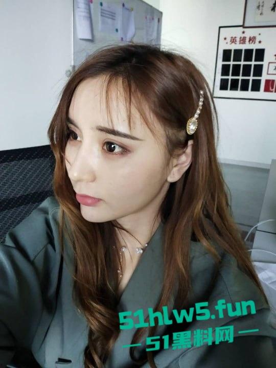 抖音火山版擦边网红【薇薇】被前任曝光做爱视频私信瞬间爆火，各路老色批砸钱约操。-6