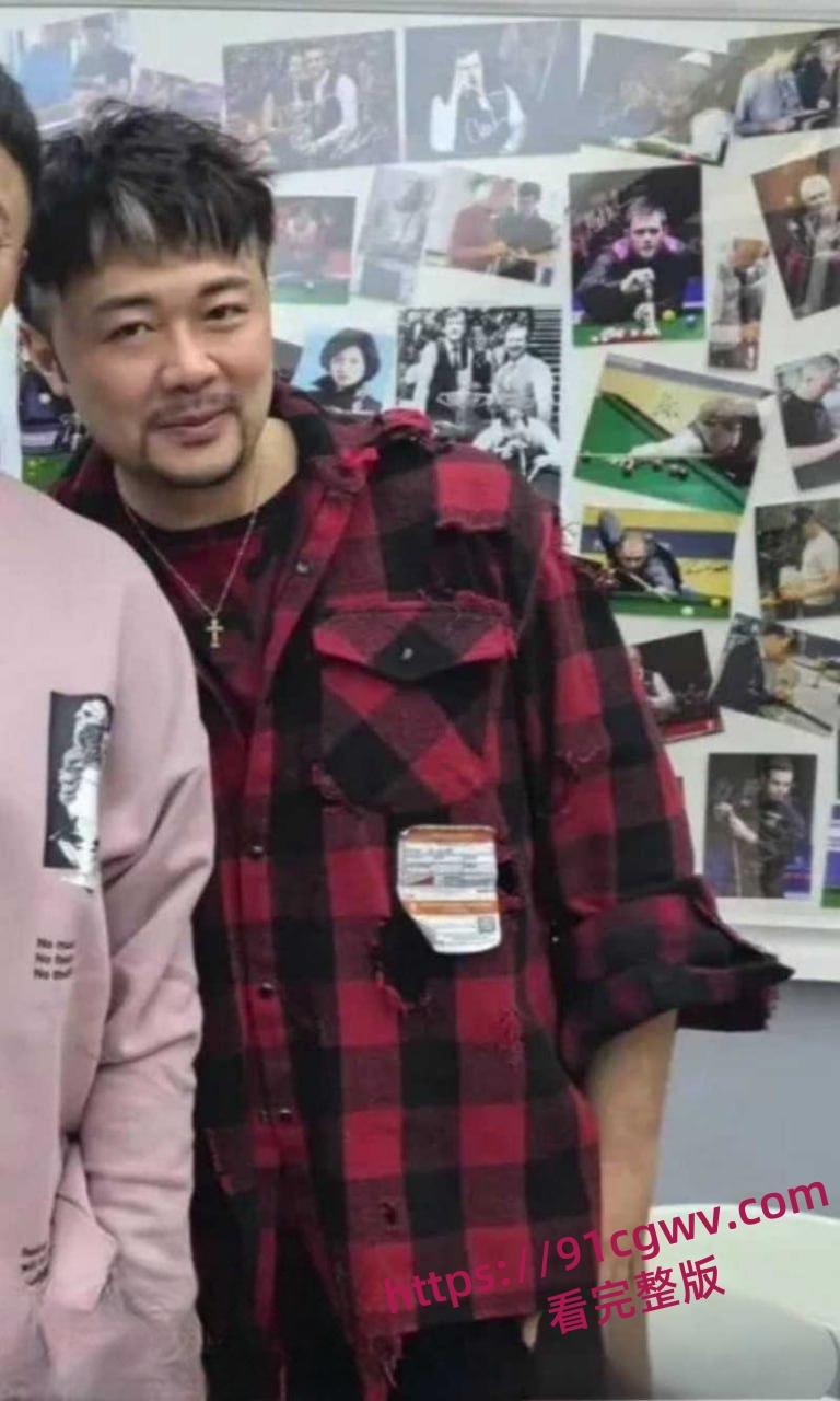 吴亦凡事件女主都美竹新恋情曝光 献身京圈50岁灰产大佬 三里屯酒店激情交欢 性爱视频流出！-8