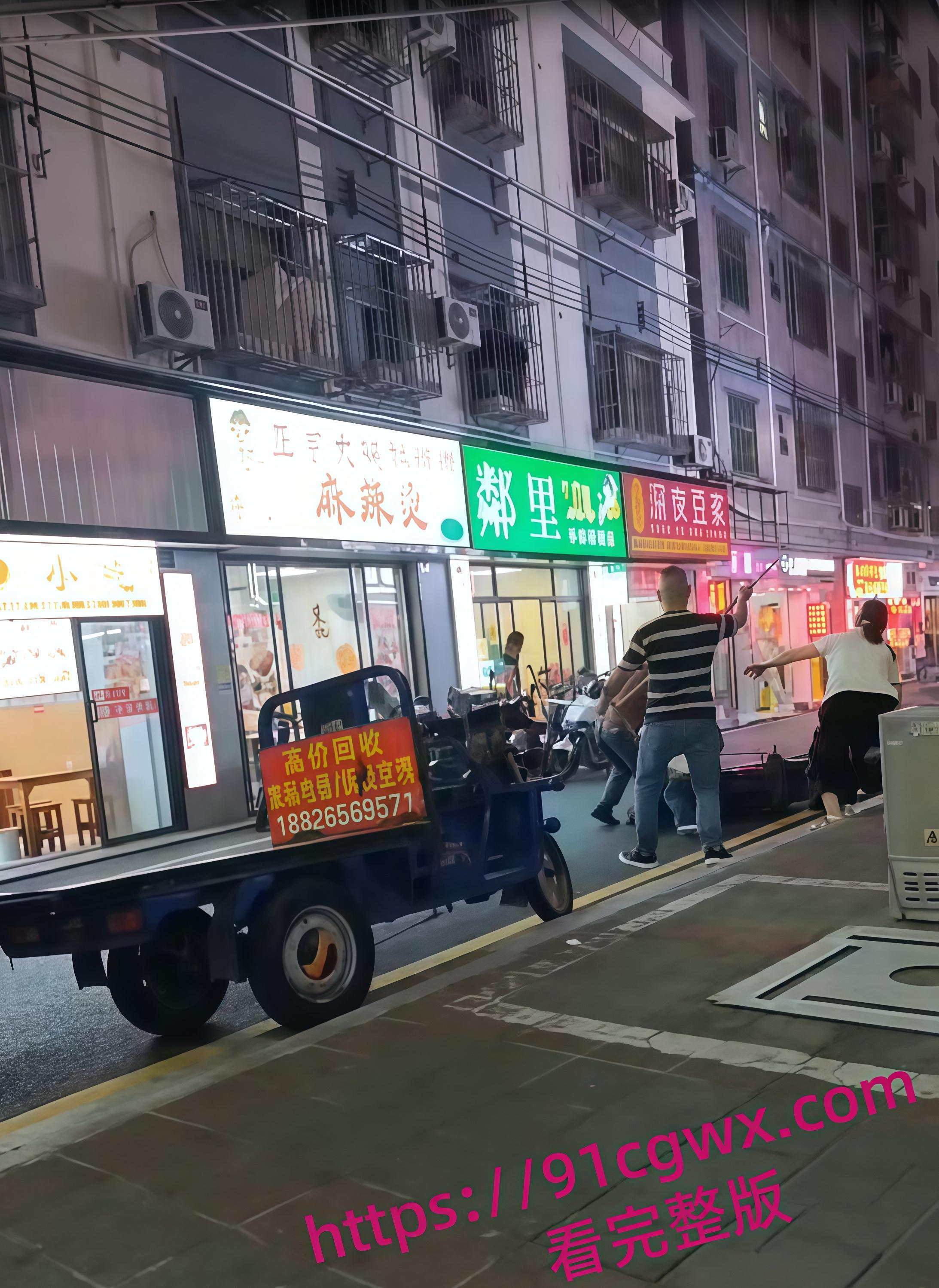 深圳龙岗出轨血案 女方挡刀护情夫，双双重伤血染街头，丈夫持刀被捕！-4