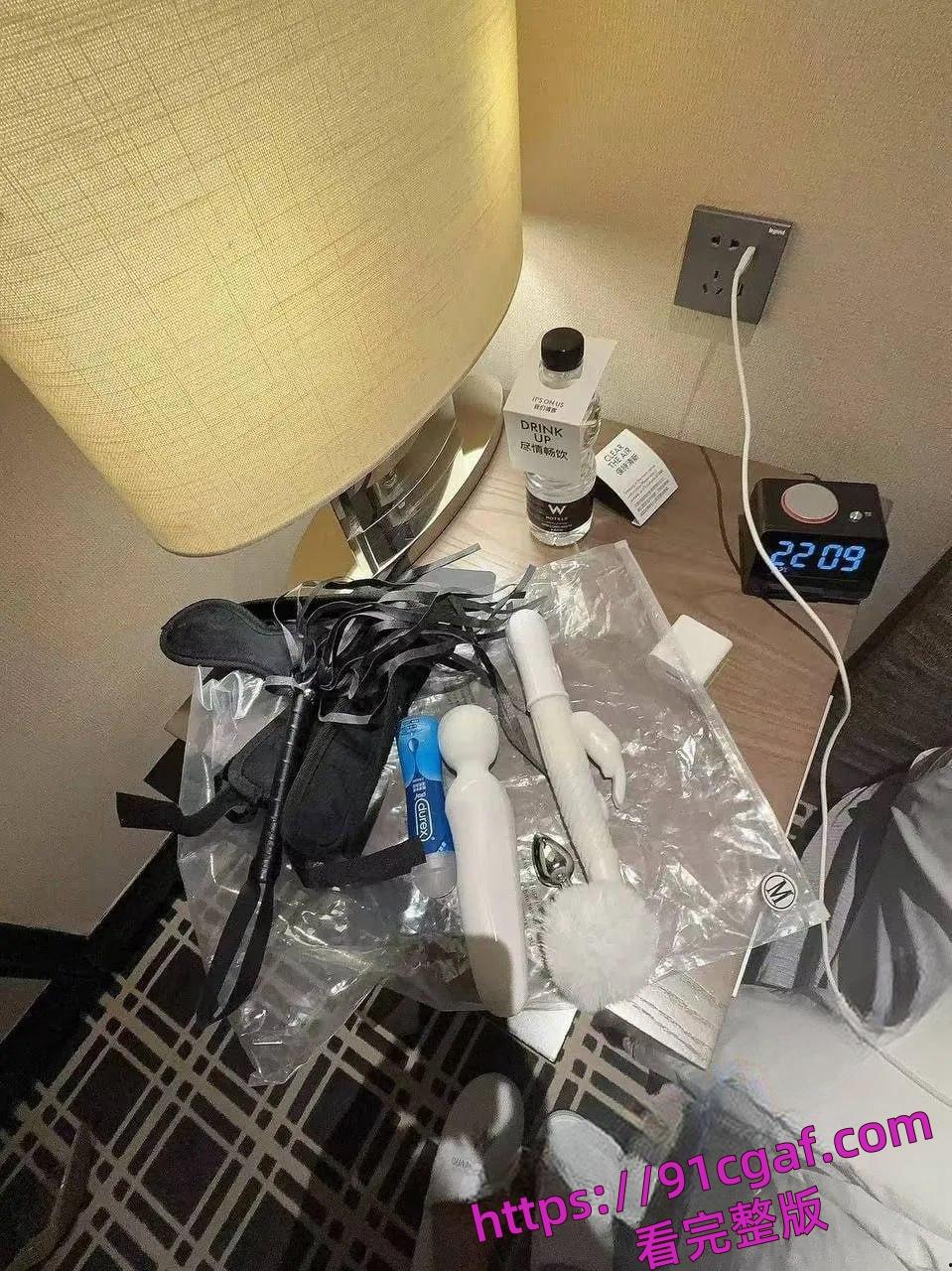 推特兔兔私密视频 高颜值巨乳外围的符文奶子 蜜桃臀口交啪啪超刺激-6