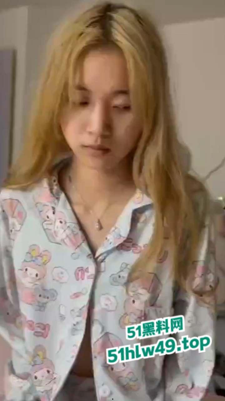 重庆女网红【玲乃酱】装处女欺骗老实男，当鸡上瘾恋爱期间还背着男友卖逼赚钱。-2