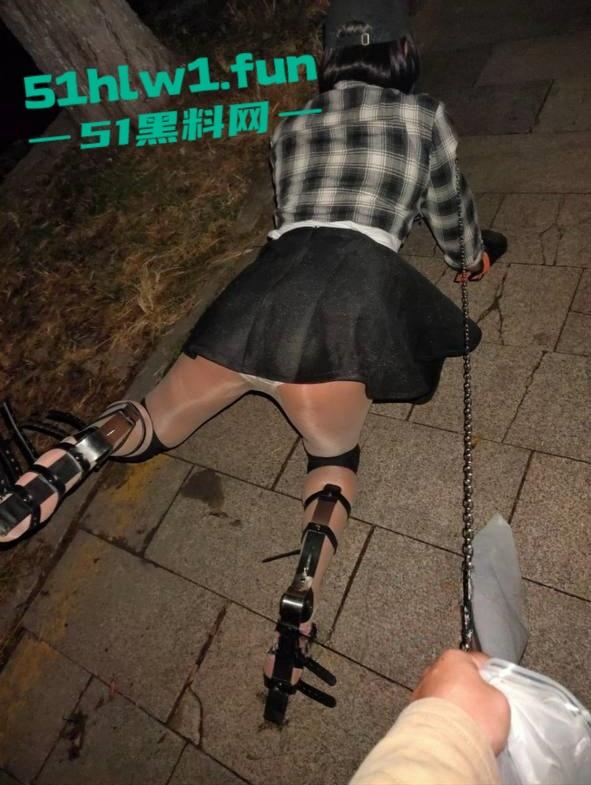 山东潍坊少妇快手【郑丹丹的丹】超级淫荡骚货喜欢吃精液，勾引体育生操逼聊天记录曝光。-4