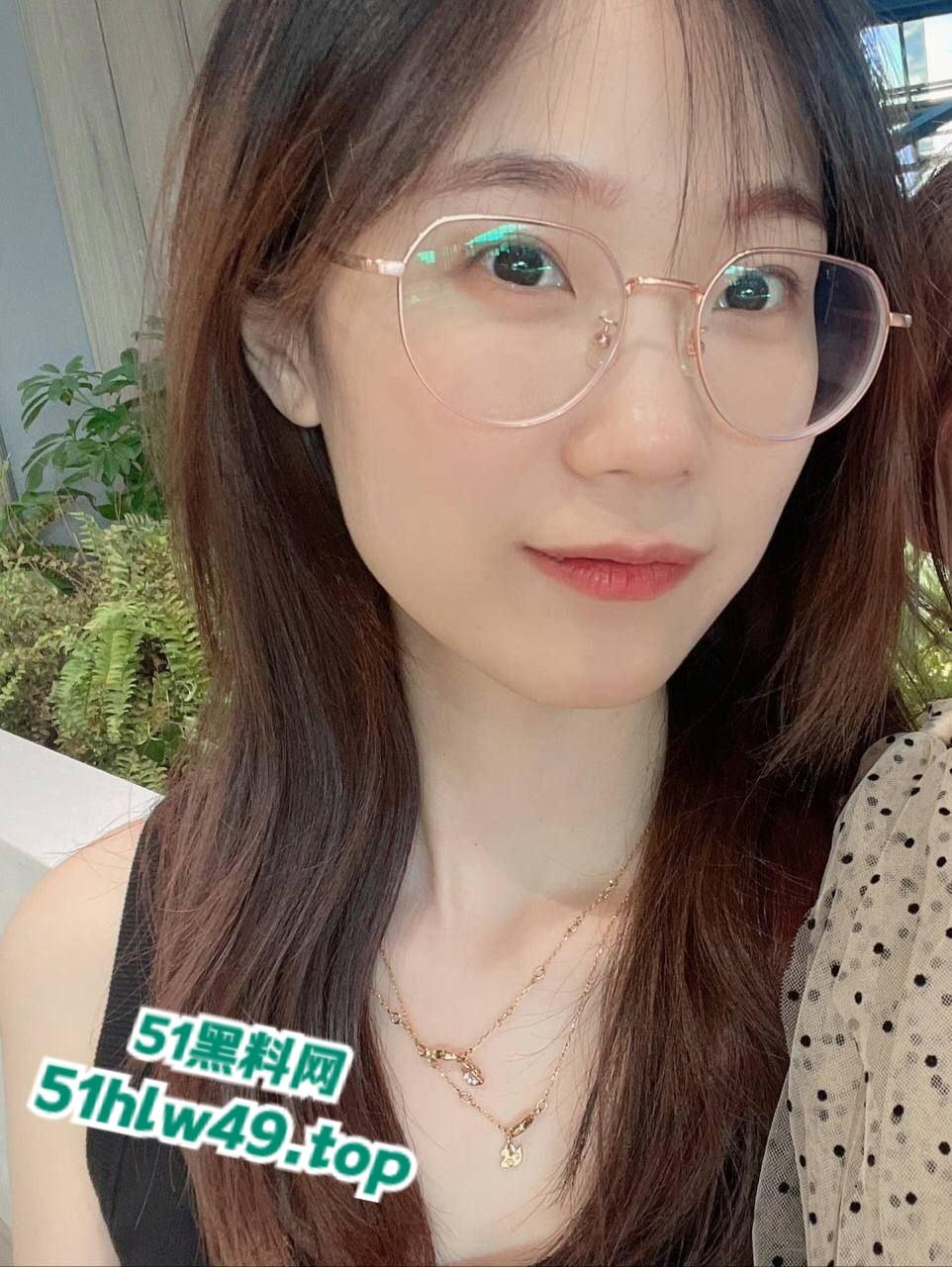 哈尔滨师范大学艺术系学妹【韩璐】被曝光！微信里疯狂卖自己裸露图，经常约炮私生活相当混乱！-2