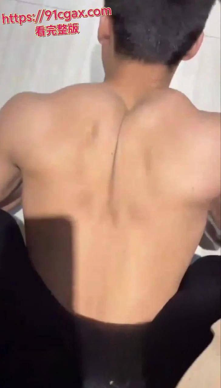 富婆群求肌肉猛男！每月花重金求欢，手测鸡巴长度，不够长的直接Pass！-1