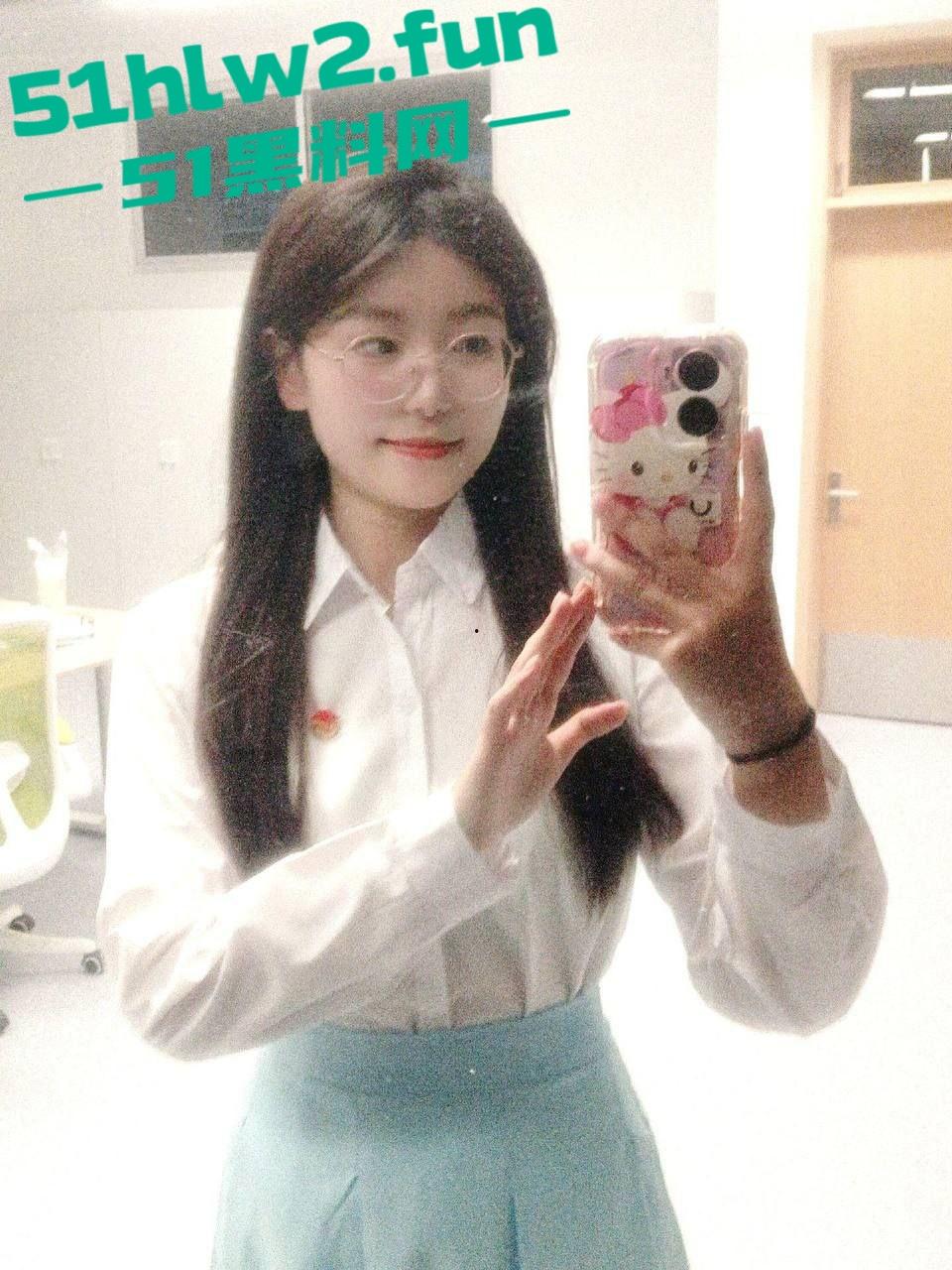 石家庄大一骚气满满的【郑洁】学妹，酒店被黄毛爆操，黄色小内裤惹人爱，一边打电话一边叫！-10