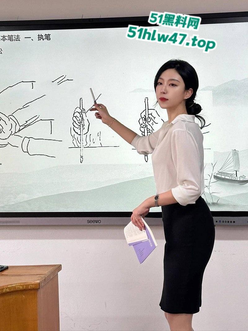 艺术书法系【黎老师】白天是知性气质女教师，晚上穿上女仆吃鸡吧挨操，这反差程度真无人能敌了吧？-11
