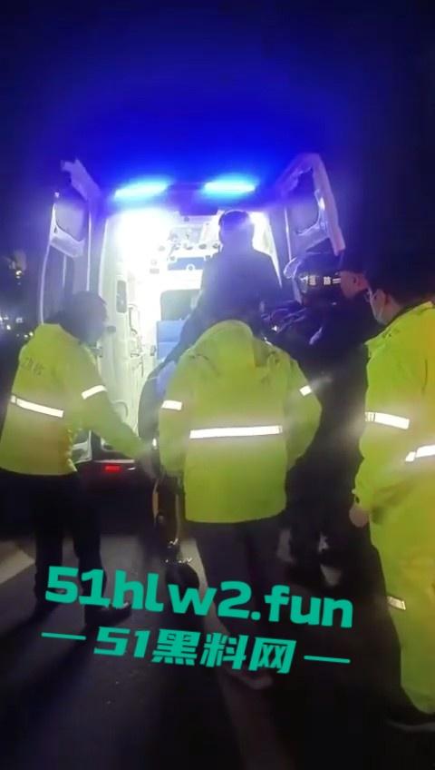 浙江丹州紫竹山庄女子【人兽与狗】性交，狗鸡巴卡阴道里面出不来只能送医救治，社死现场视频。-7