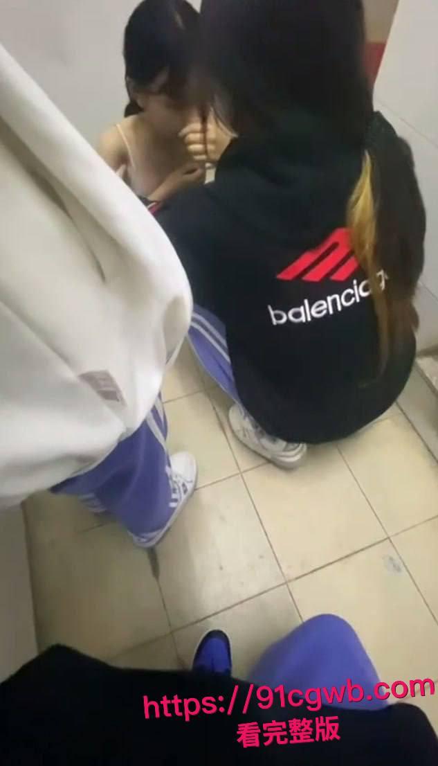 广东汕头龙湖区中学校园霸凌惊魂！一群精神小妹暴打内向乖乖女-1