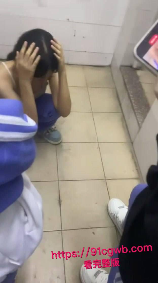 广东汕头龙湖区中学校园霸凌惊魂！一群精神小妹暴打内向乖乖女-2