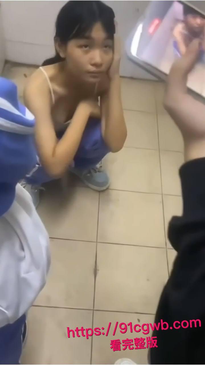 广东汕头龙湖区中学校园霸凌惊魂！一群精神小妹暴打内向乖乖女-5