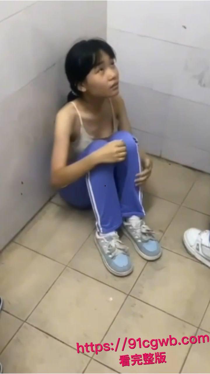 广东汕头龙湖区中学校园霸凌惊魂！一群精神小妹暴打内向乖乖女-6