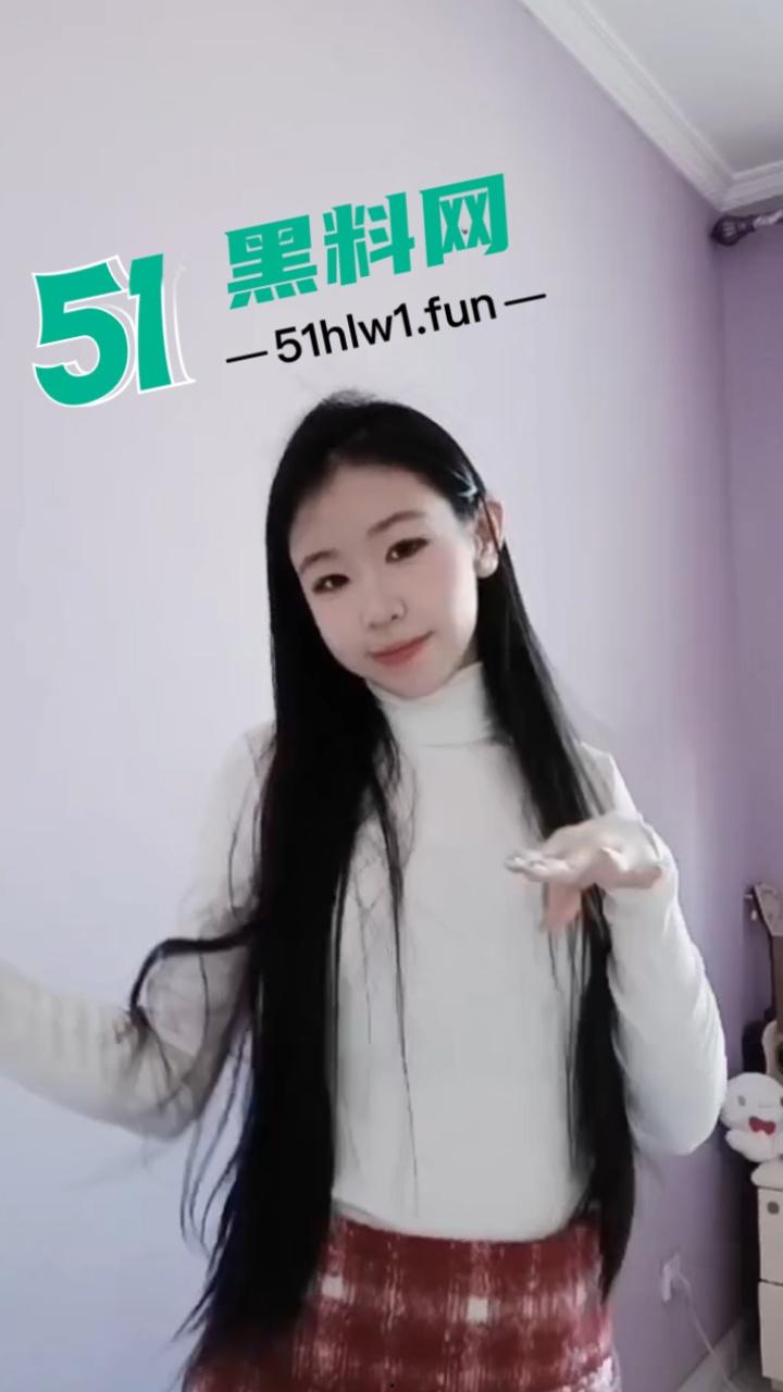 内蒙古赤峰学生妹【杨依诺】老师面前的好学生，私下却是性瘾婊子身材高挑细腰长腿做爱私拍遭流出。-1