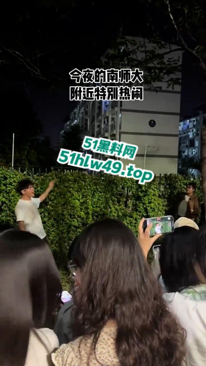 江苏泰州纯爱小哥千里寻爱，得知被女友戴多顶绿帽，人财两失当街破防楼下大骂婊子。-2