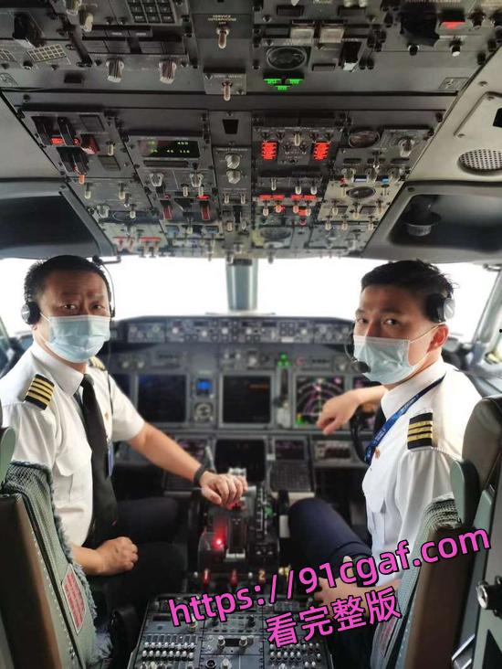 南航新疆分公司机长郑雪磊 出轨女乘务员且抛妻弃子 出轨视频被曝光！-7