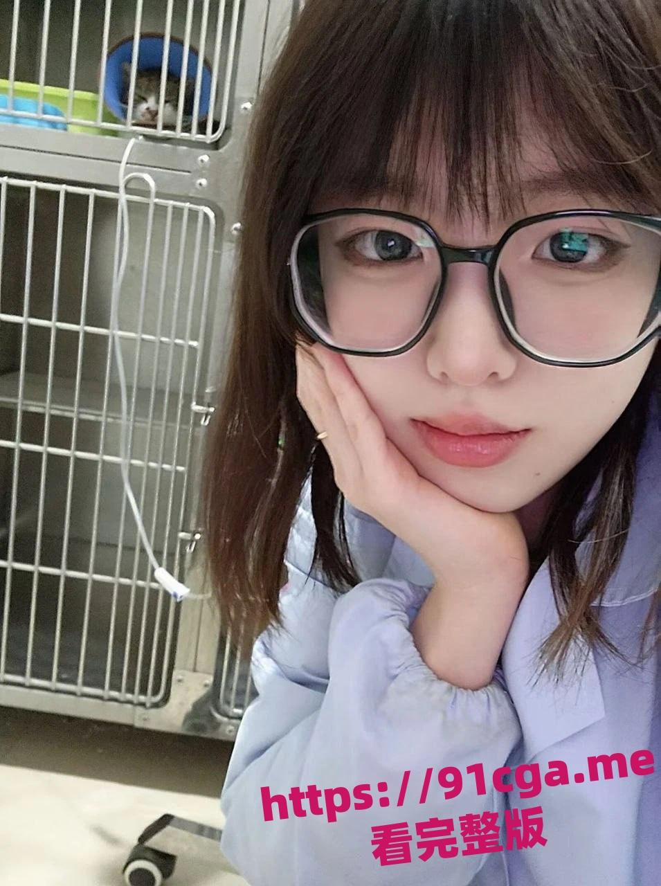 母狗眼镜兽医实习生店里实习勾引老板想当老板娘被爆-4