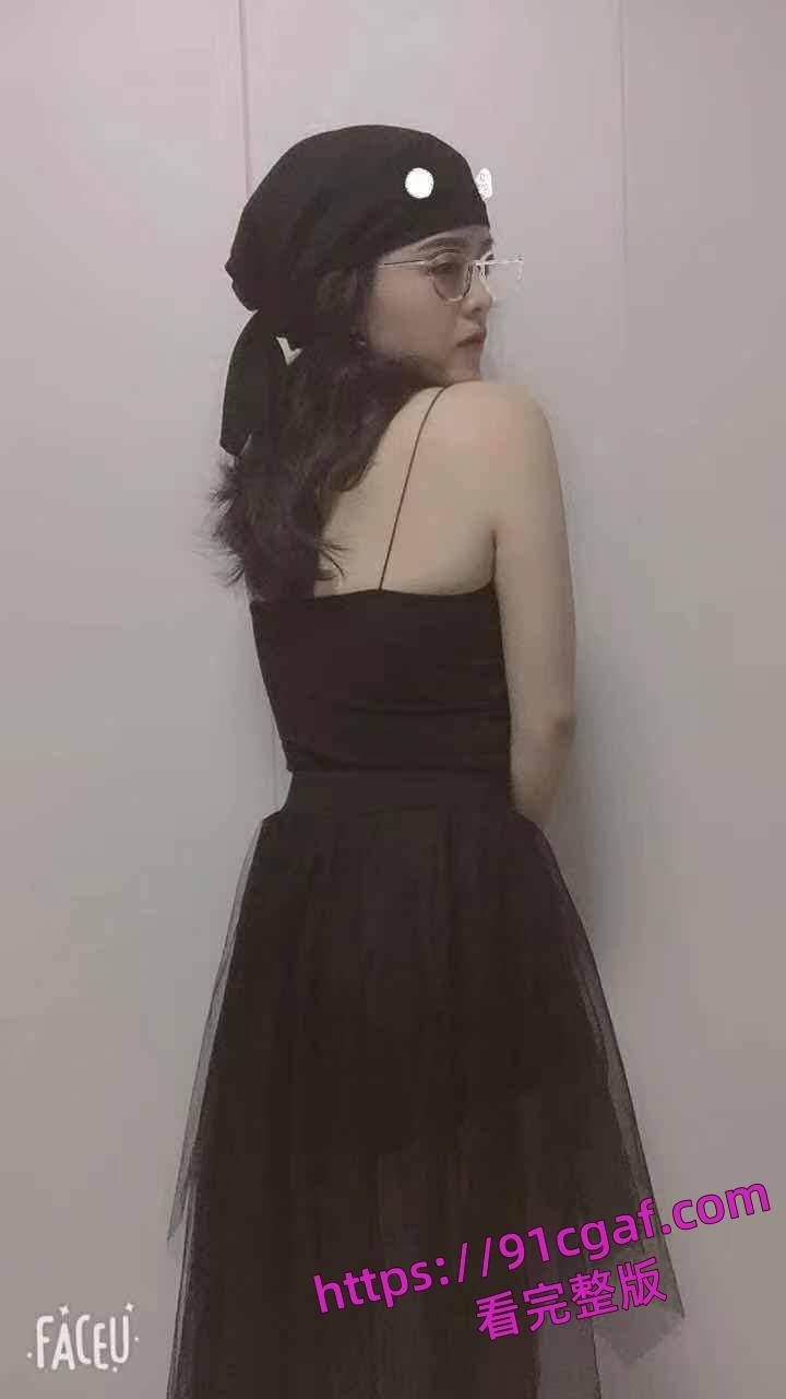 快手极品网红【彤謌】与榜一大哥啪啪视频流出，露脸才是王道！-3