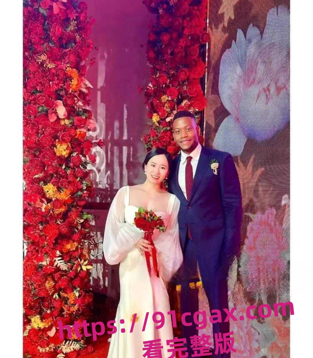 赤峰市媚黑婊与黑人哈尼修成正果，网友：这一屌下去，她家8代都洗不白-2