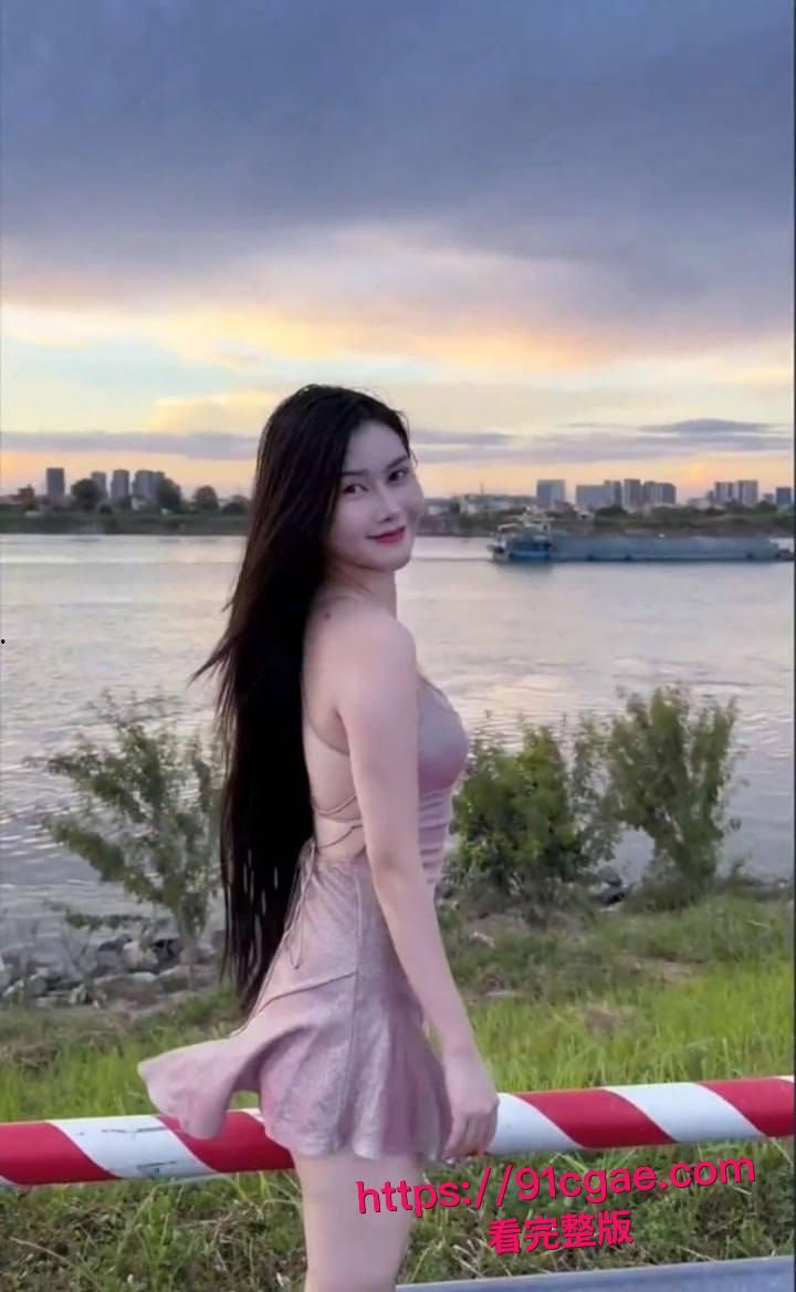 20岁顶级外围 晴晴 黑丝JK渔网全套情趣 影院全裸骑操 KTV吞精打桩 骚到极致的性爱视频合集流出！-1