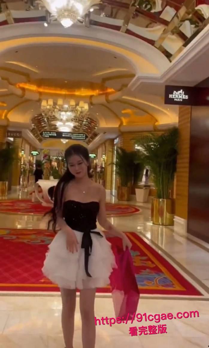 20岁顶级外围 晴晴 黑丝JK渔网全套情趣 影院全裸骑操 KTV吞精打桩 骚到极致的性爱视频合集流出！-7