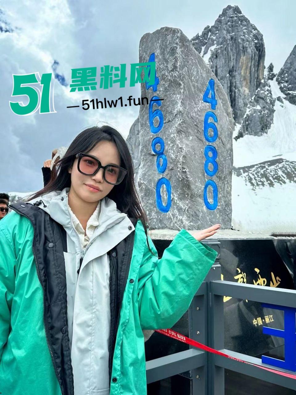 露出网黄【艺芋圆】高颜值大眼清纯母狗，主人调教成肉便器各种公共场合露出被扒出曝光后销声匿迹了。-3