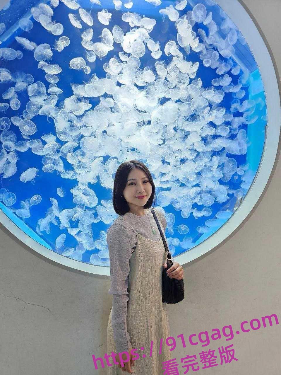 孝感乾坤豪府女主趁老公出差，在家给男小三吹箫，视频遭到曝光后再也藏不住了吧！-4